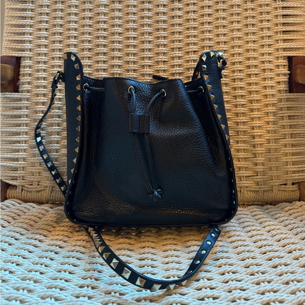 Valentino small black ROCKSTUD GRAINY CALFSKIN BUCKET BAG